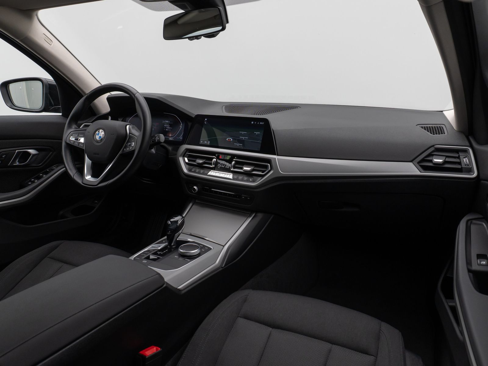 Fahrzeugabbildung BMW 320d DAB CockPitPr Lordos PDC Geschwindigkeitsre