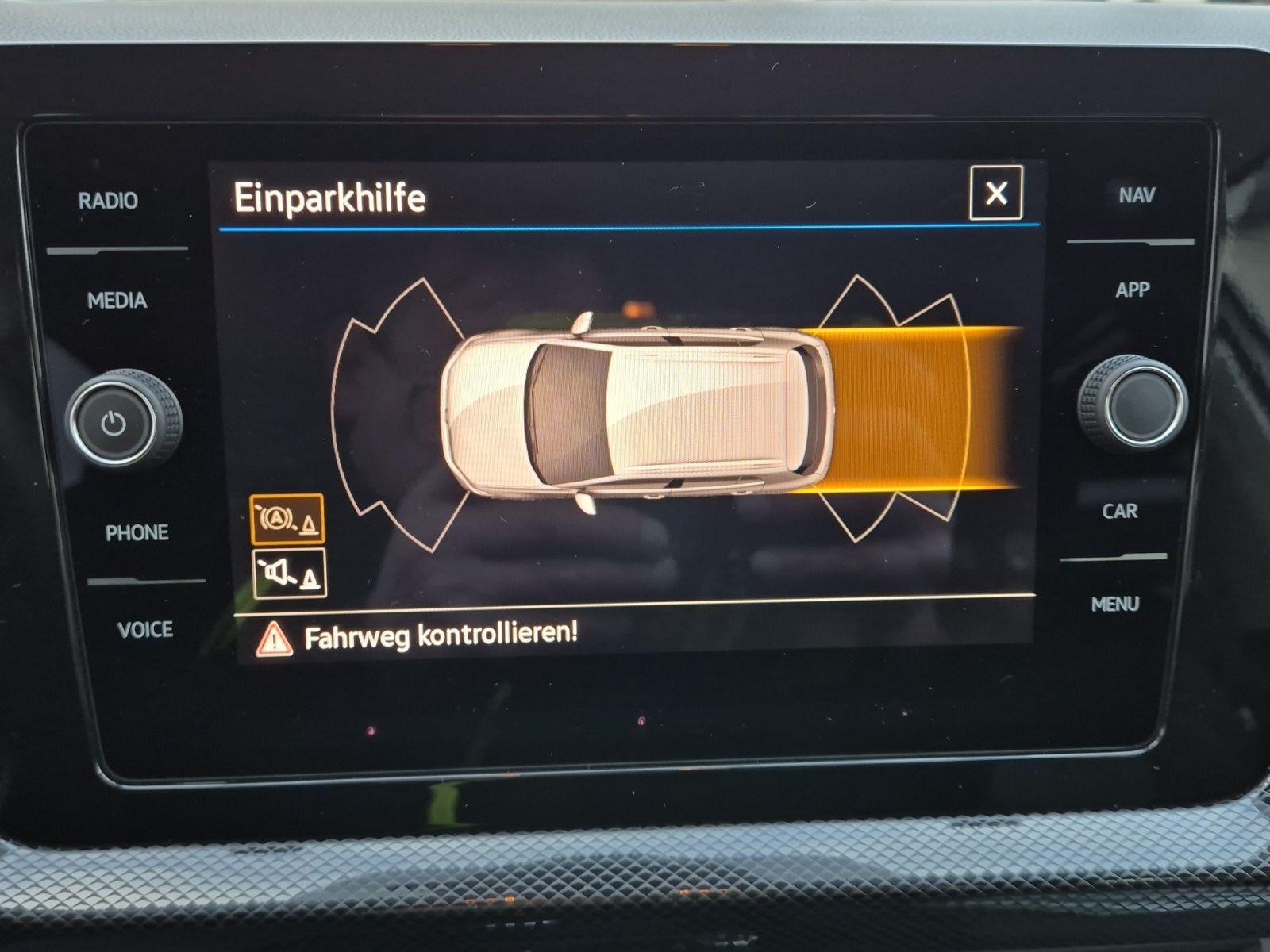 Fahrzeugabbildung Volkswagen T-Cross TSI Life LED Navi AID ACC PDC SH LM