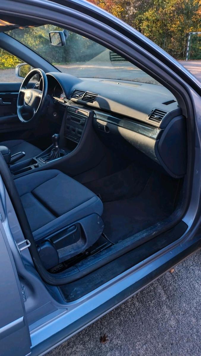 Audi A4 2004 — photo 12