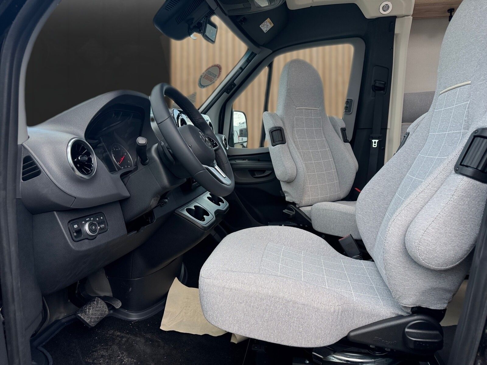 Fahrzeugabbildung Eura Mobil Profila T PT726EB Mondial Plus Paket, Zusatzbett