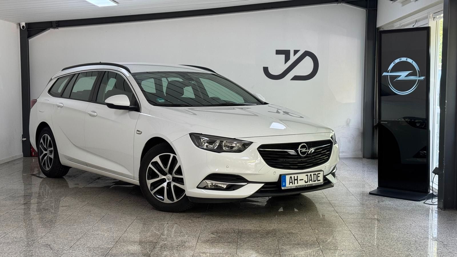 Opel Insignia - 1
