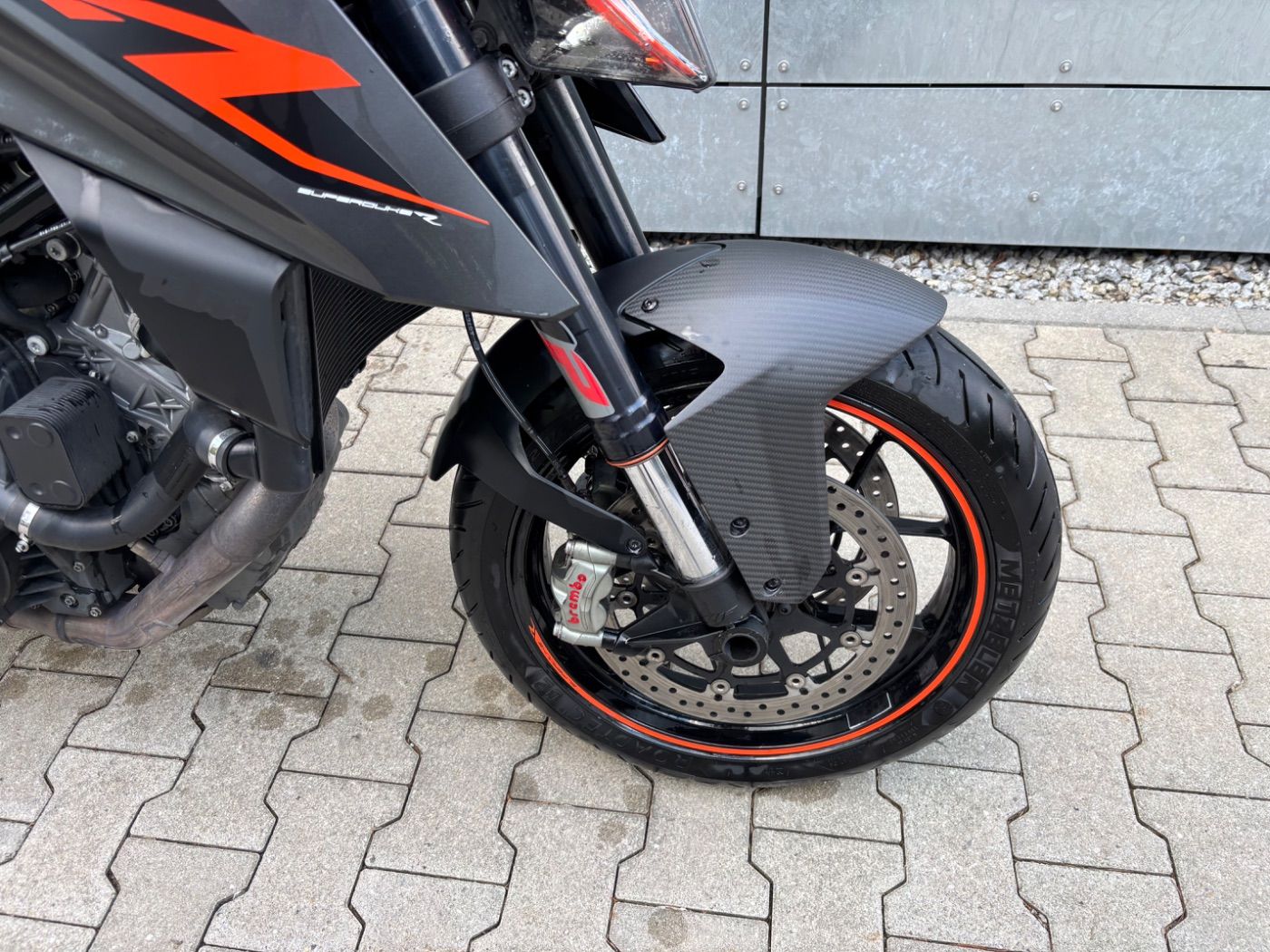 Fahrzeugabbildung KTM 1290 Super Duke R Akrapovic