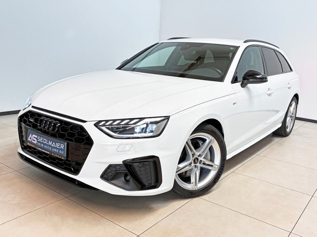 Audi A4 Avant 40 2.0 TDI quattro S-Line AHK StandHeiz foto 4