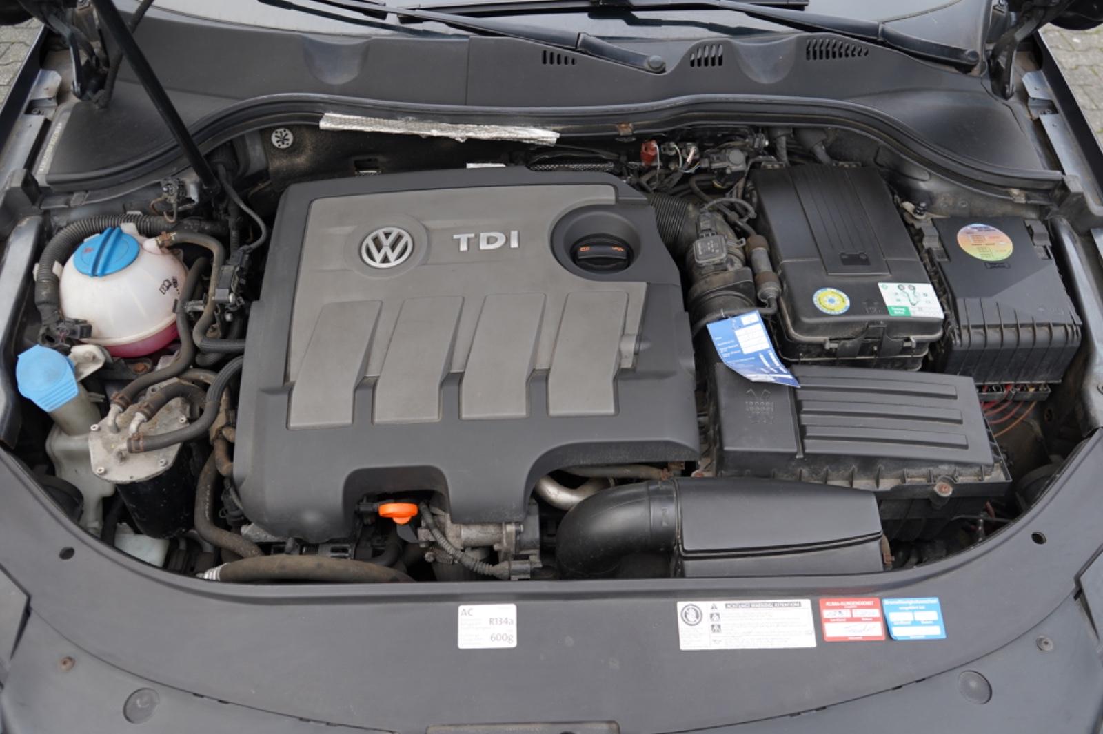 Volkswagen Passat 2011 — photo 21