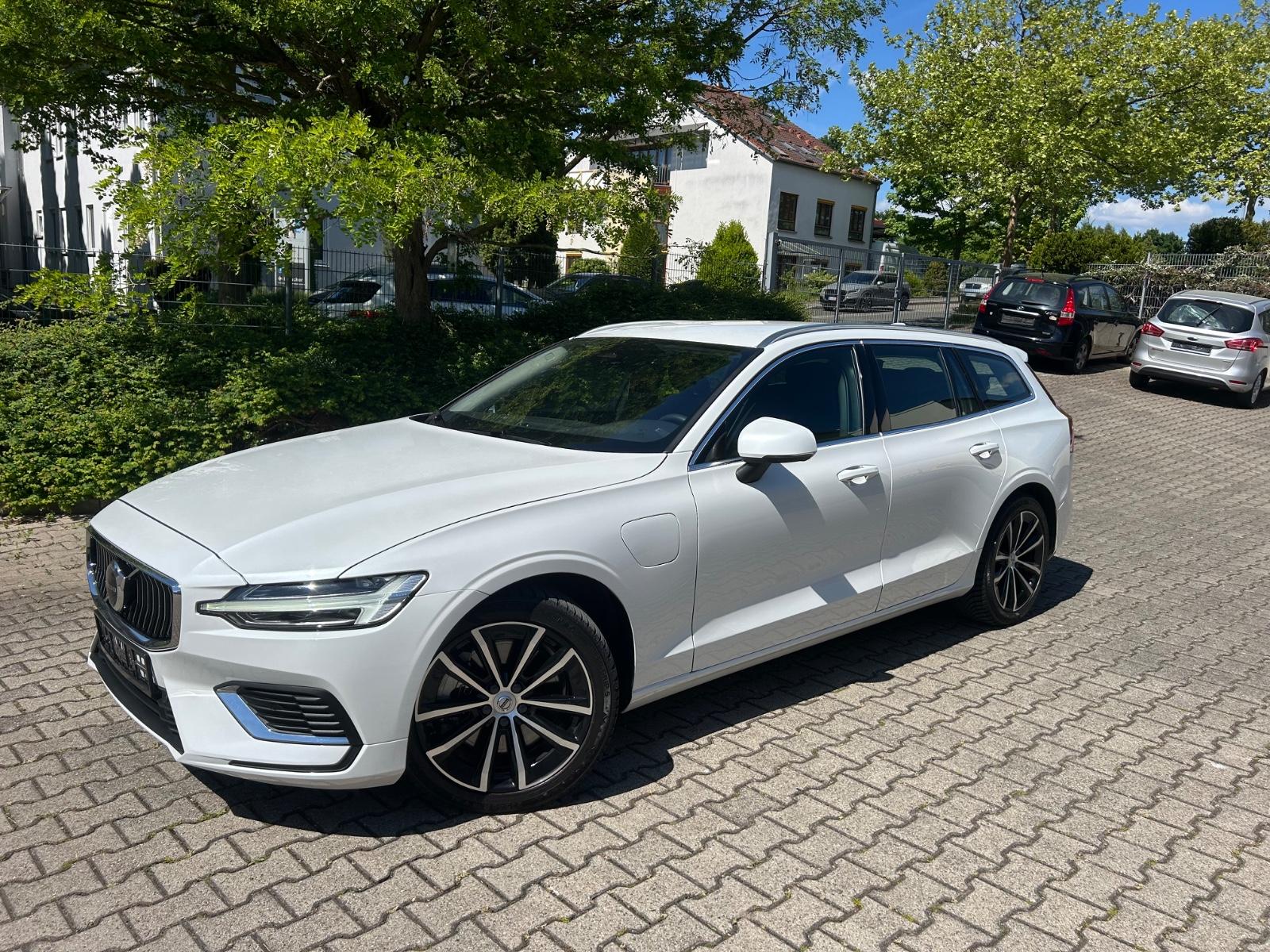 Volvo V60 T6 Kombi Core Recharge Plug-In Hybrid AWD