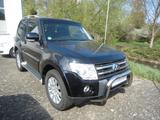 Mitsubishi Pajero 3.2 DI-D Instyle - schwarze Mitsubishi Pajero