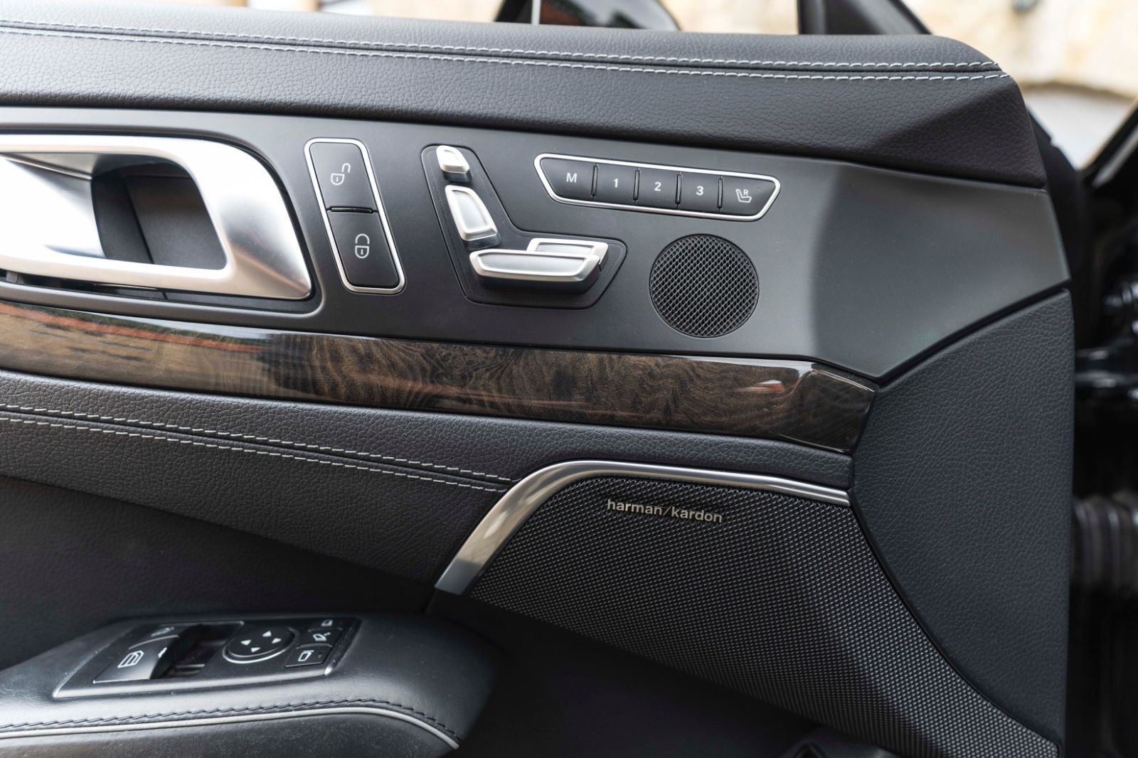 Fahrzeugabbildung Mercedes-Benz SL 400 Roadster AMG SPORTPAKET ACC KAM NAV H&K