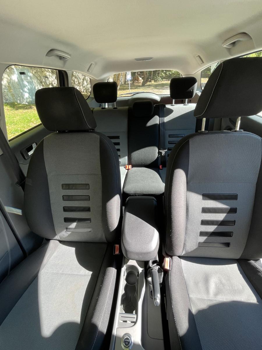 Ford Focus 2009 — photo 11