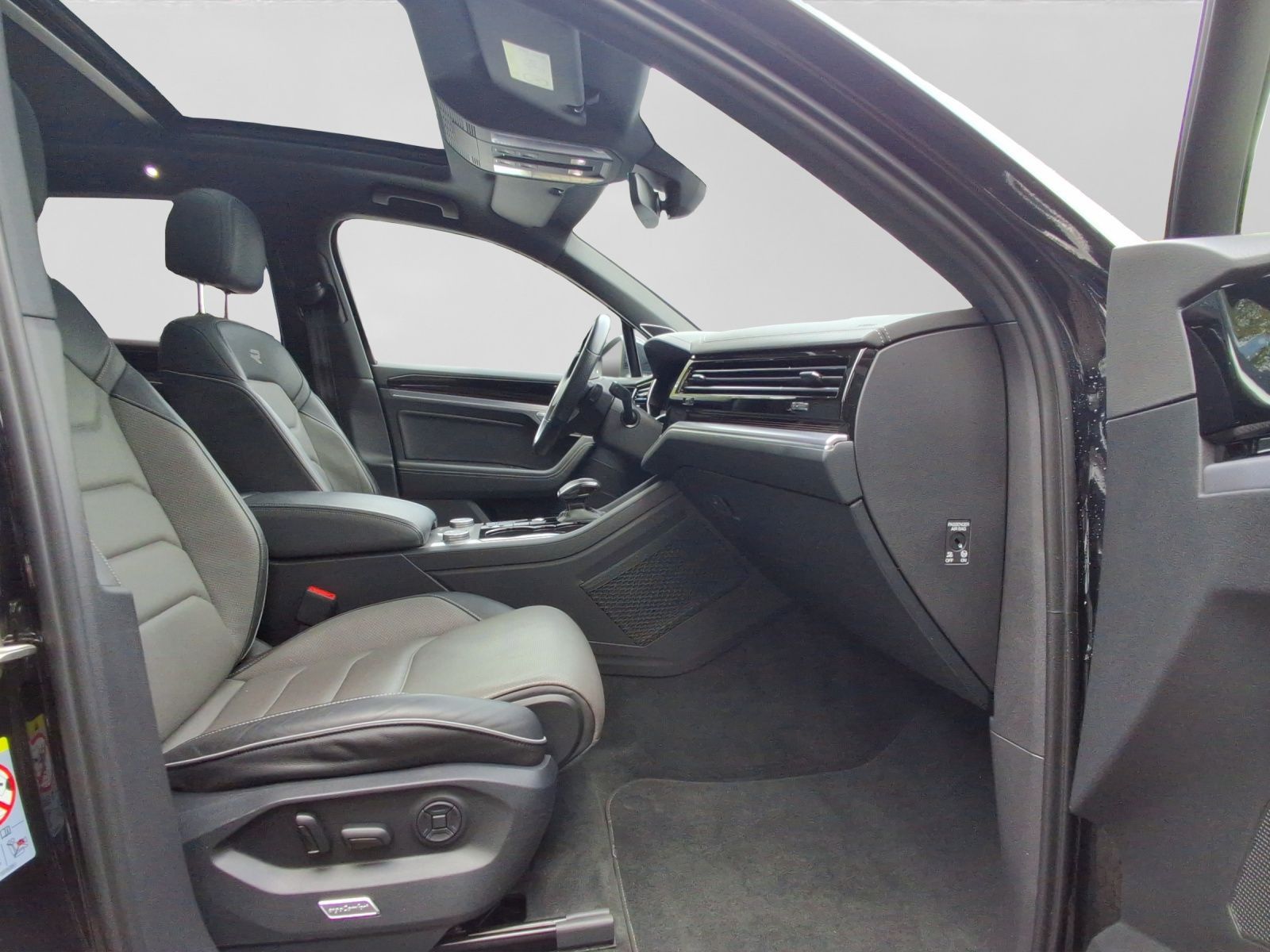 Volkswagen Touareg 3.0 TDI R-LINE BLACK LM21 IQ.LIGHT STHZG foto 4
