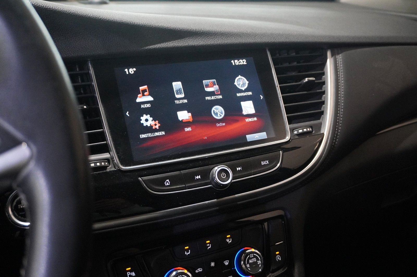 Fahrzeugabbildung Opel Mokka X 1.4 INNOVATION NAVI/LED/KAMERA/SPORT/SHZ