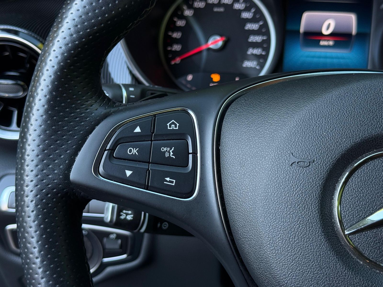 Vehicle illustration Mercedes-Benz V 220 d 9G Long LED+MBUX+DISTR+KAM+SHZ+PARK+7Si