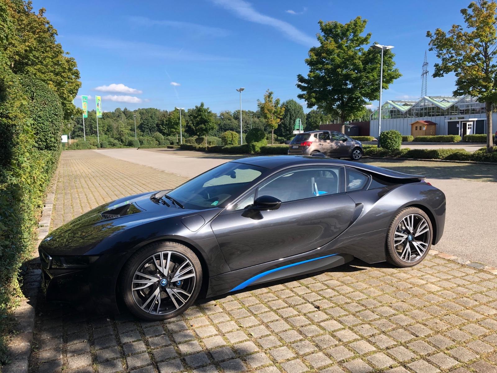 BMW i8 Coupé  Erstzulassung 2015 Nur 2.000 km