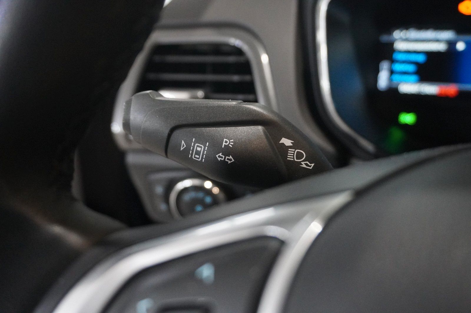 Fahrzeugabbildung Ford Mondeo Turnier 2.0 TITANIUM NAVI/LED/KAMERA/DAB+