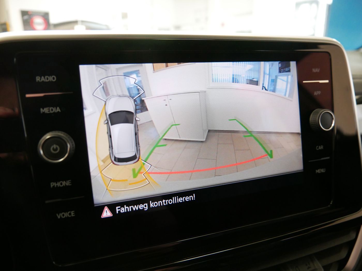 Fahrzeugabbildung Volkswagen T-Roc 1.5 TSI R-Line DSG Kamera ACC LED SHZ+LHZ