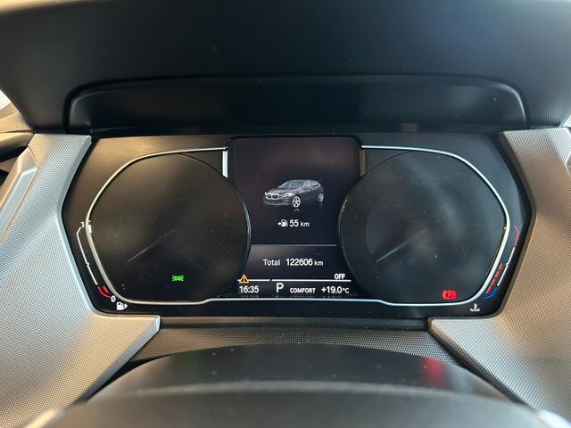 BMW 120 i *HEAD-UP*StandHZ*AHK*SPORT*2-ZONEN*CARPLAY