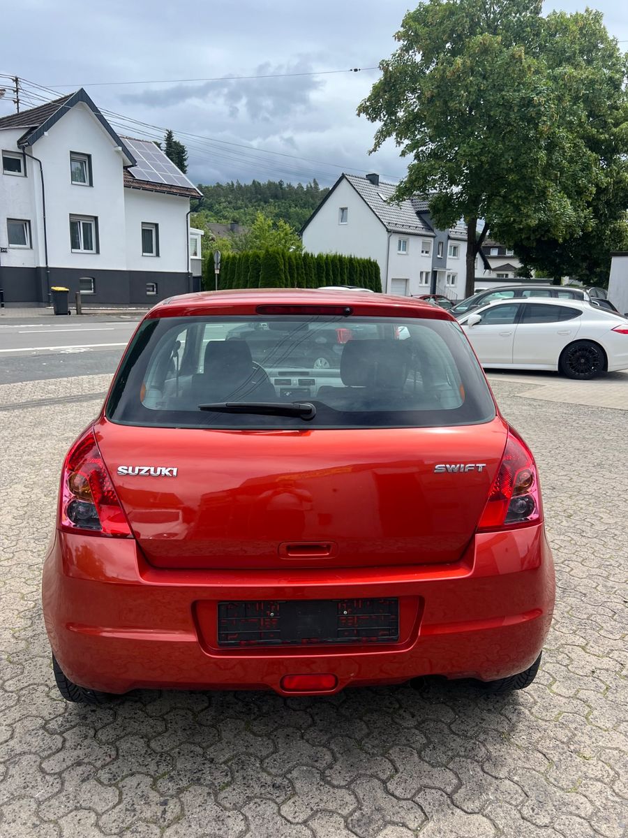 Fahrzeugabbildung Suzuki Swift Lim. * 5.GANG GERÄUSCHE*