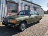 Mercedes-Benz Mercedes W123 300d Oldtimer - Mercedes-Benz 300: W123