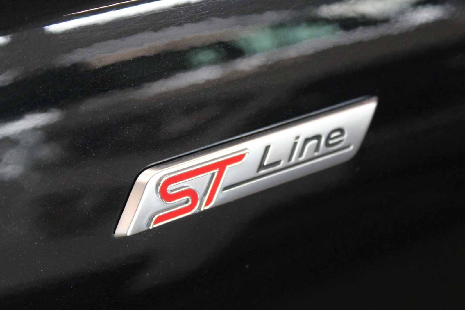 Fahrzeugabbildung Ford Focus ST-LINE Turnier Automatik LED NAVI CAM AHK