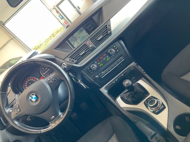 BMW X1 sDrive 18d *NAVI*BI-XENON*AHK*TEMPOMAT*SZ.HZ.