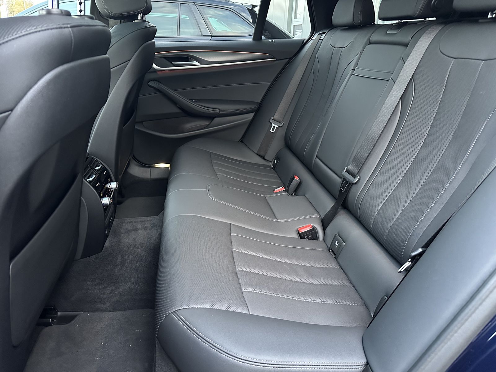 Fahrzeugabbildung BMW 520d Touring M-Sport NAV+LED+AHK+PANO+KAM+HIFI