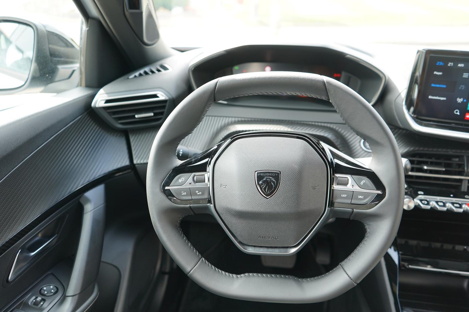 Peugeot 2008 PureTech 145 Aut. LED ACC Navi
