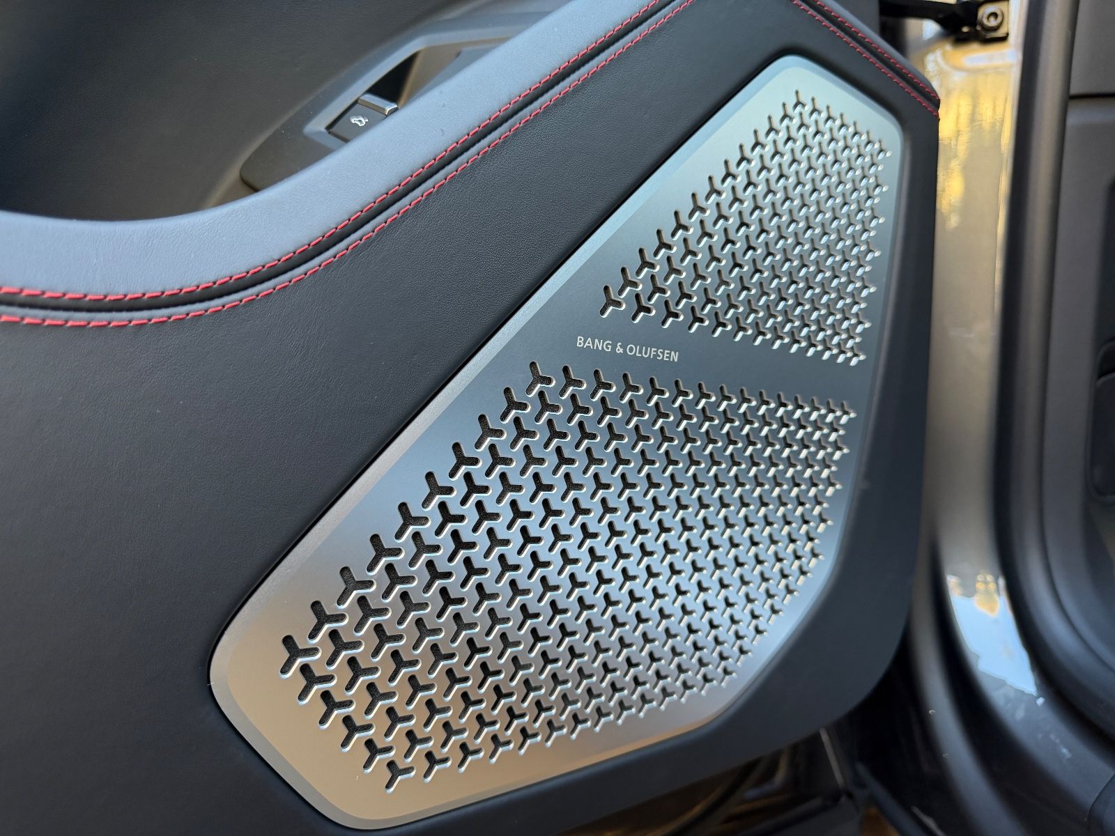 Fahrzeugabbildung Lamborghini Urus 4.0 AKRAPOVIČ*CARBON*PANO*HEADUP*B&O*MEMO*