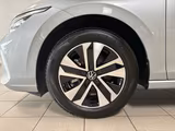 Volkswagen Golf VIII 1.5 eTSI ENERGY OPF DSG+SHZ+BAA+USB+RS - Volkswagen Golf: RS