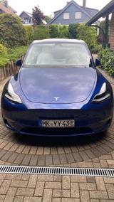 Tesla Model Y Performance Dual Motor AWD Performance - blaue Tesla Model Y