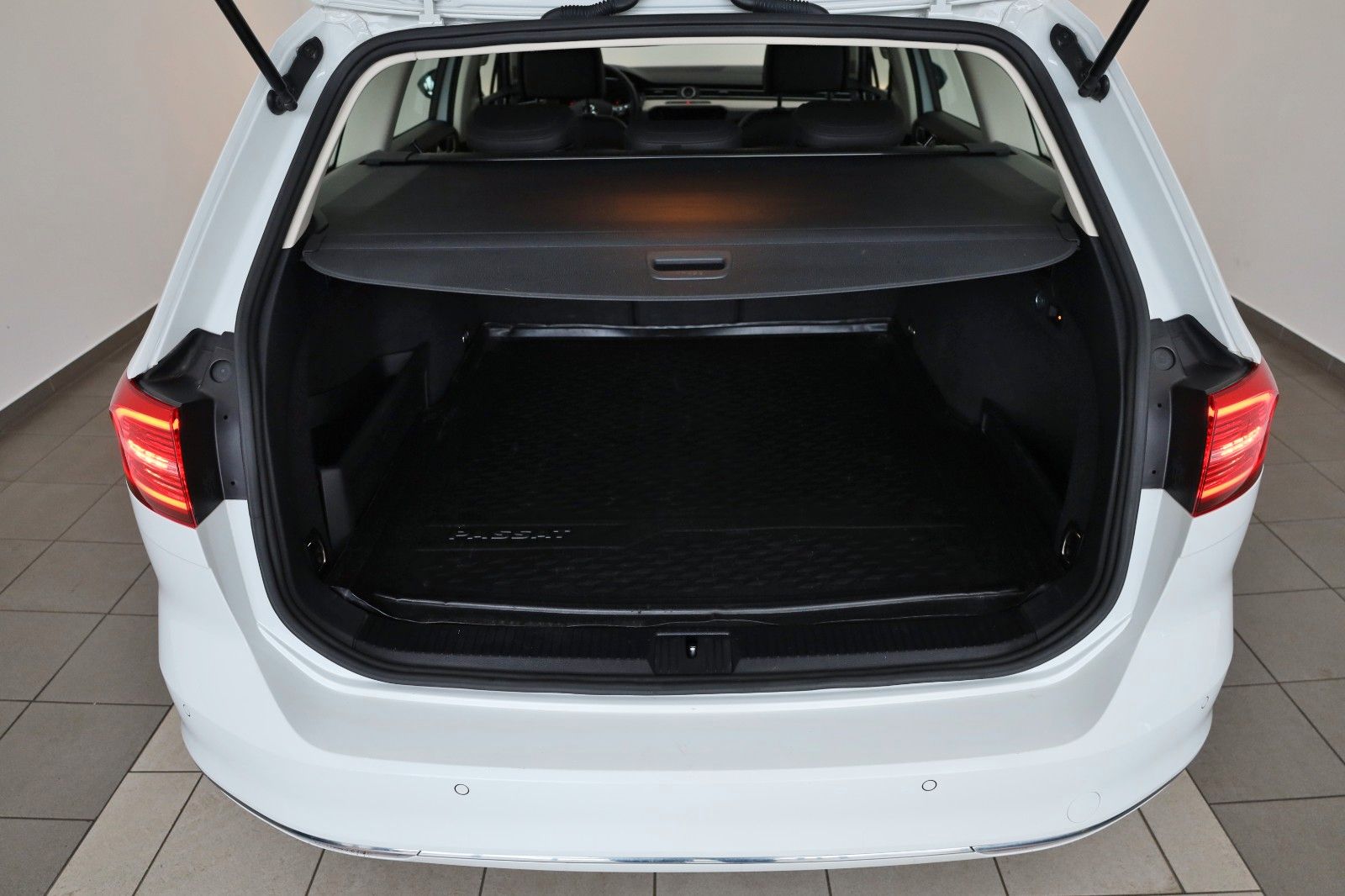 Fahrzeugabbildung Volkswagen Passat Variant Highline 4M,Navi,Kamer,ACC,AHK+WR