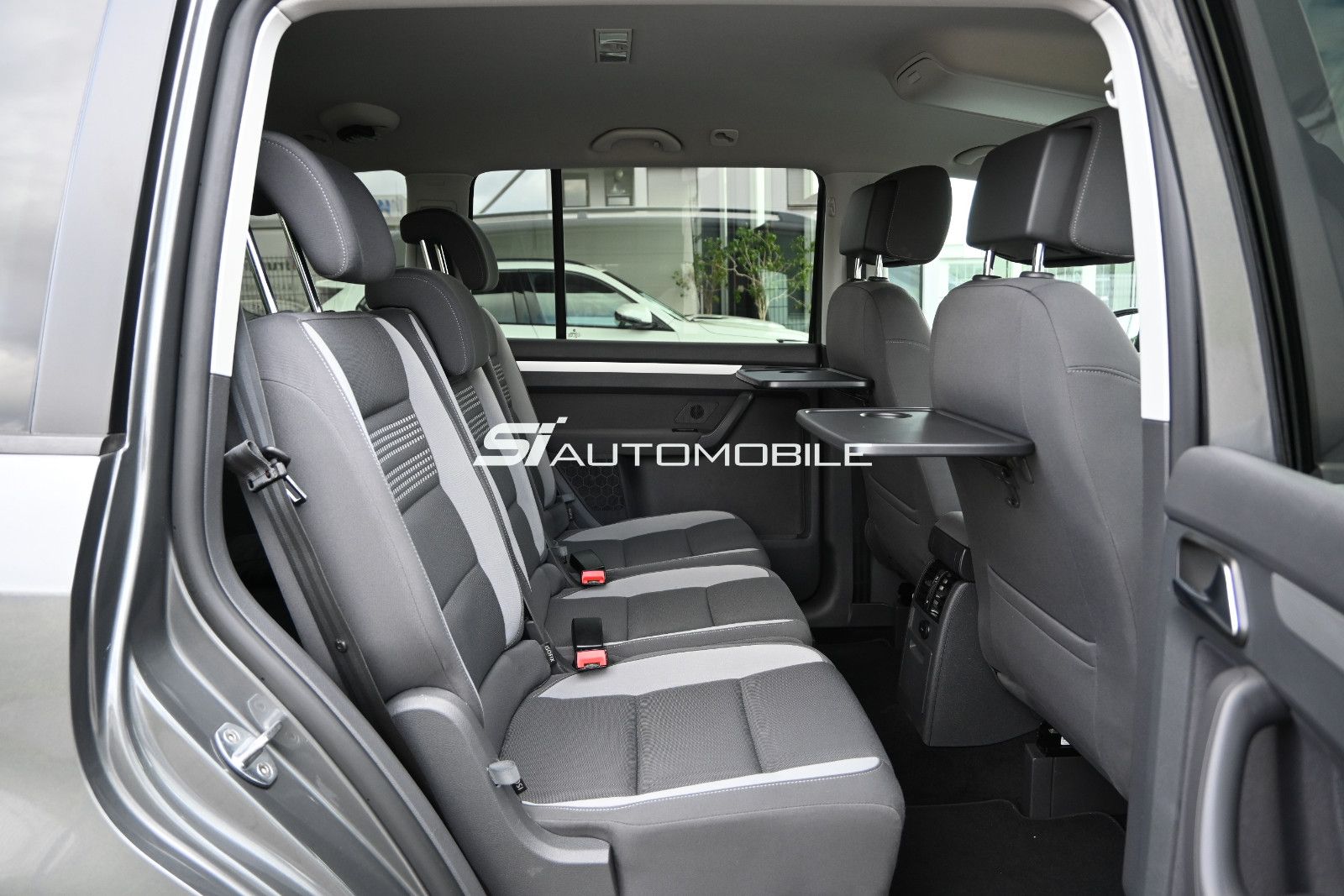 Fahrzeugabbildung Volkswagen Touran 1.2 TSI LIFE °AHK°STANDHEIZ°7-SITZE°