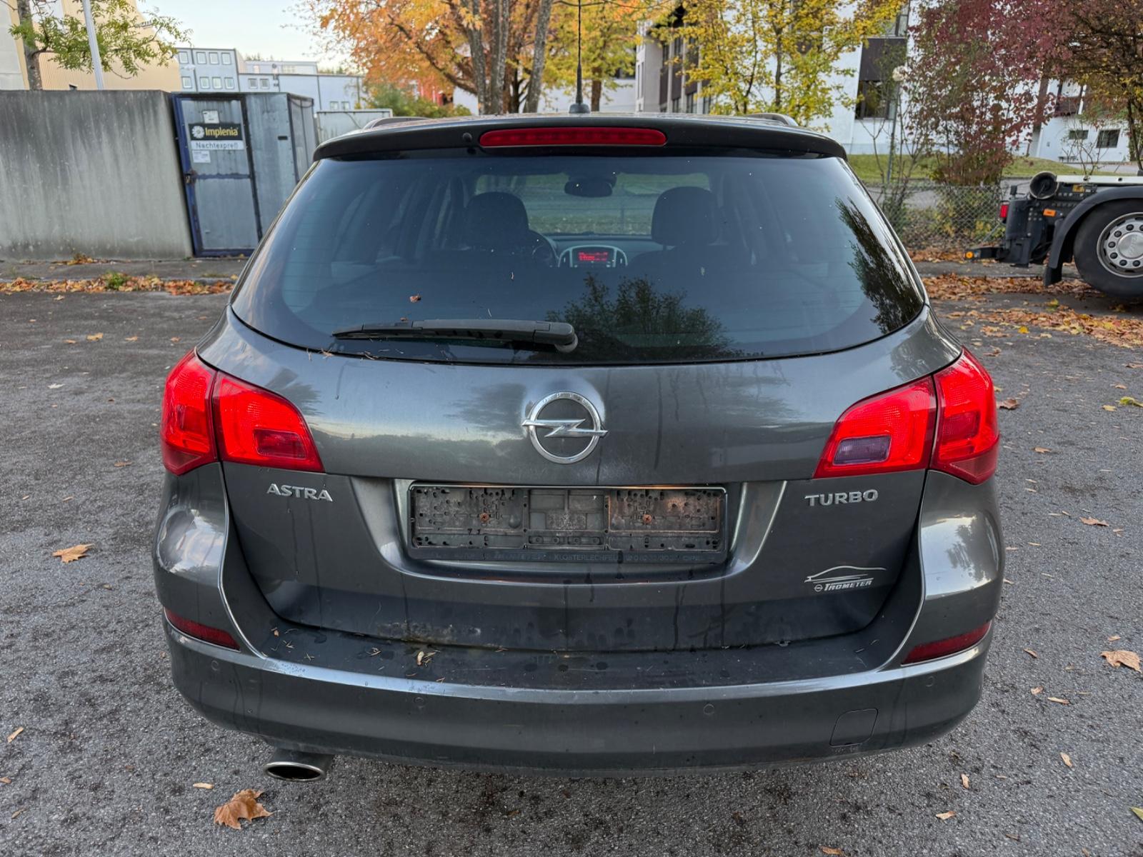 Opel Astra 2011 — engine 1.364 cm³, 140 HP (103kW)