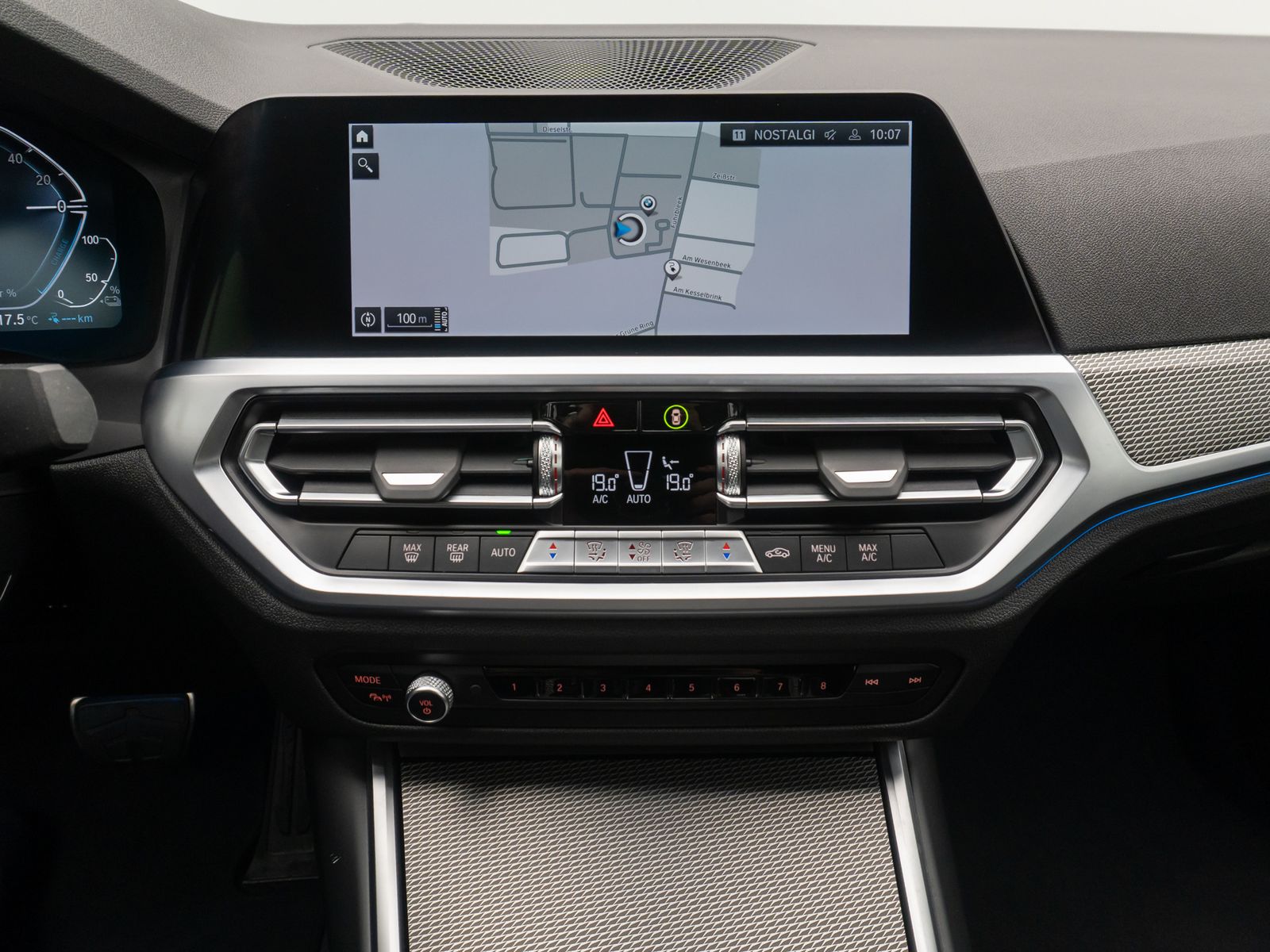 Fahrzeugabbildung BMW 320e M Sport Kamera DAB Alarm Parkassistenzsyst