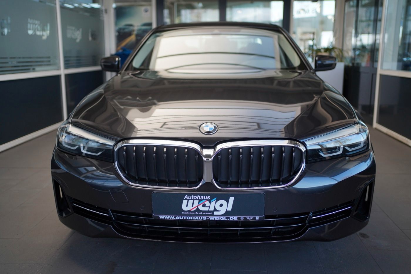 Fahrzeugabbildung BMW 520d Limousine +Parking Assistant+Standheizung