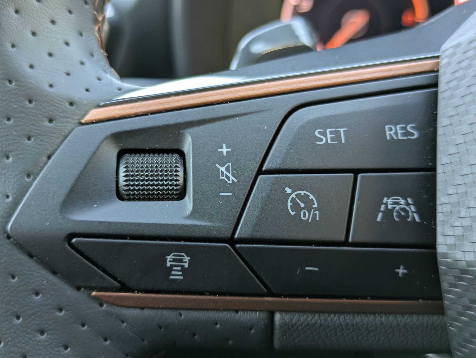 Fahrzeugabbildung CUPRA Leon 1.5 eTSI DSG MATRIX-LED*ACC*AHK*KAMERA*18"