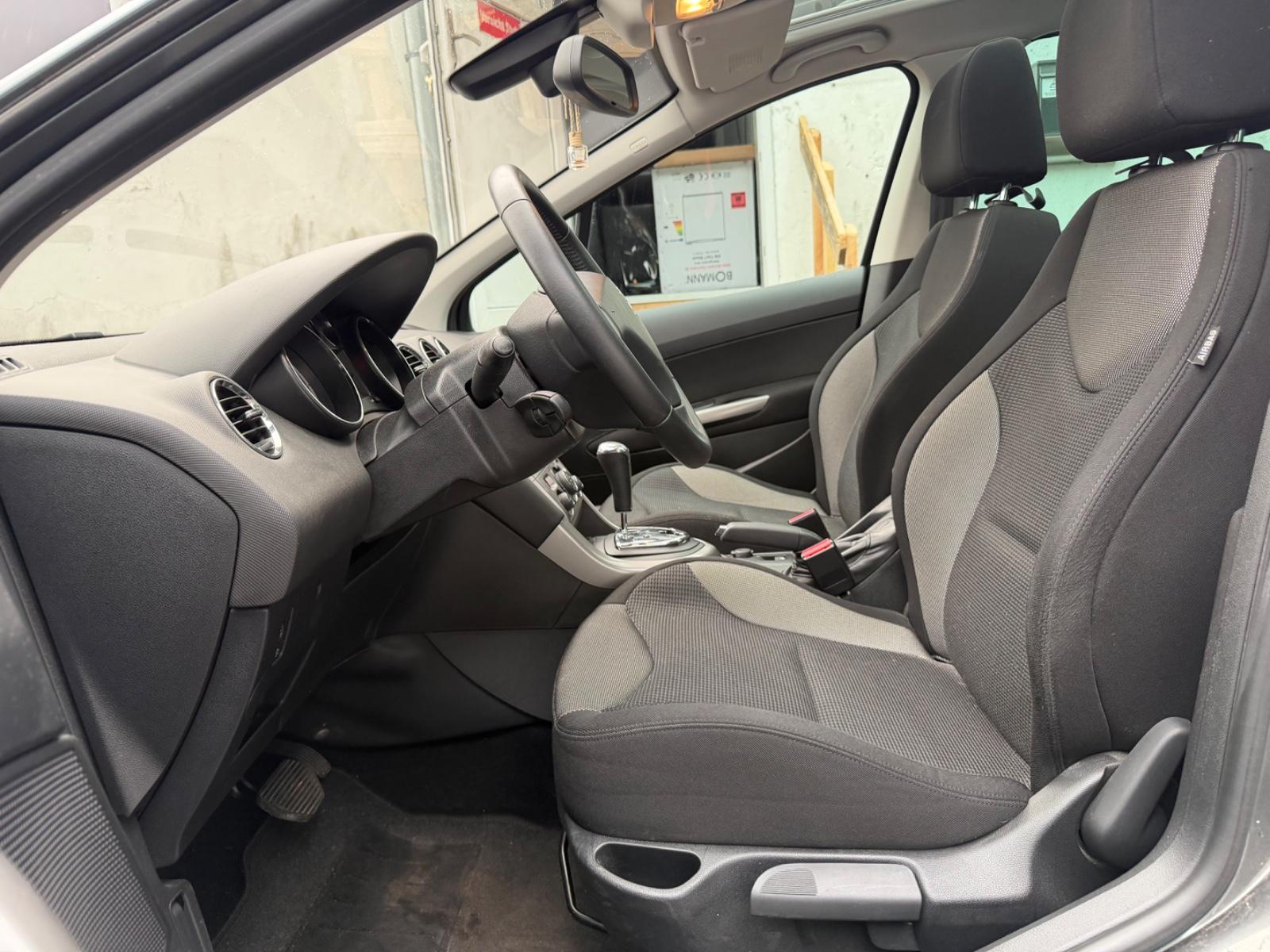 Peugeot 308 2012 — photo 17