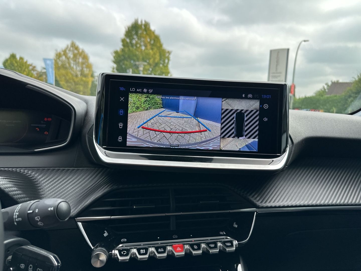 Fahrzeugabbildung Peugeot 208 Allure Hybrid 110 e-DSC6 Navi  ACC CarPlay