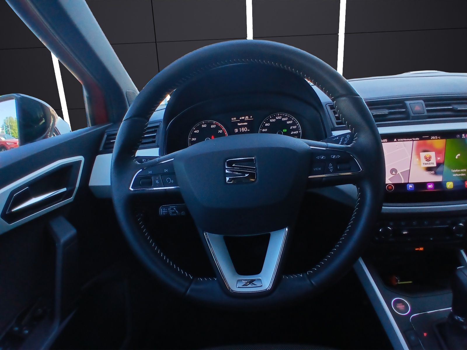 Fahrzeugabbildung SEAT Arona TSI Xcellence DSG LED AHK Navi ACC RFK SH
