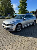 Volkswagen Passat 2.0 TDI Highline R-Line VOLLAUSSTATTUNG  - VW Passat Gebrauchtwagen in Wuppertal