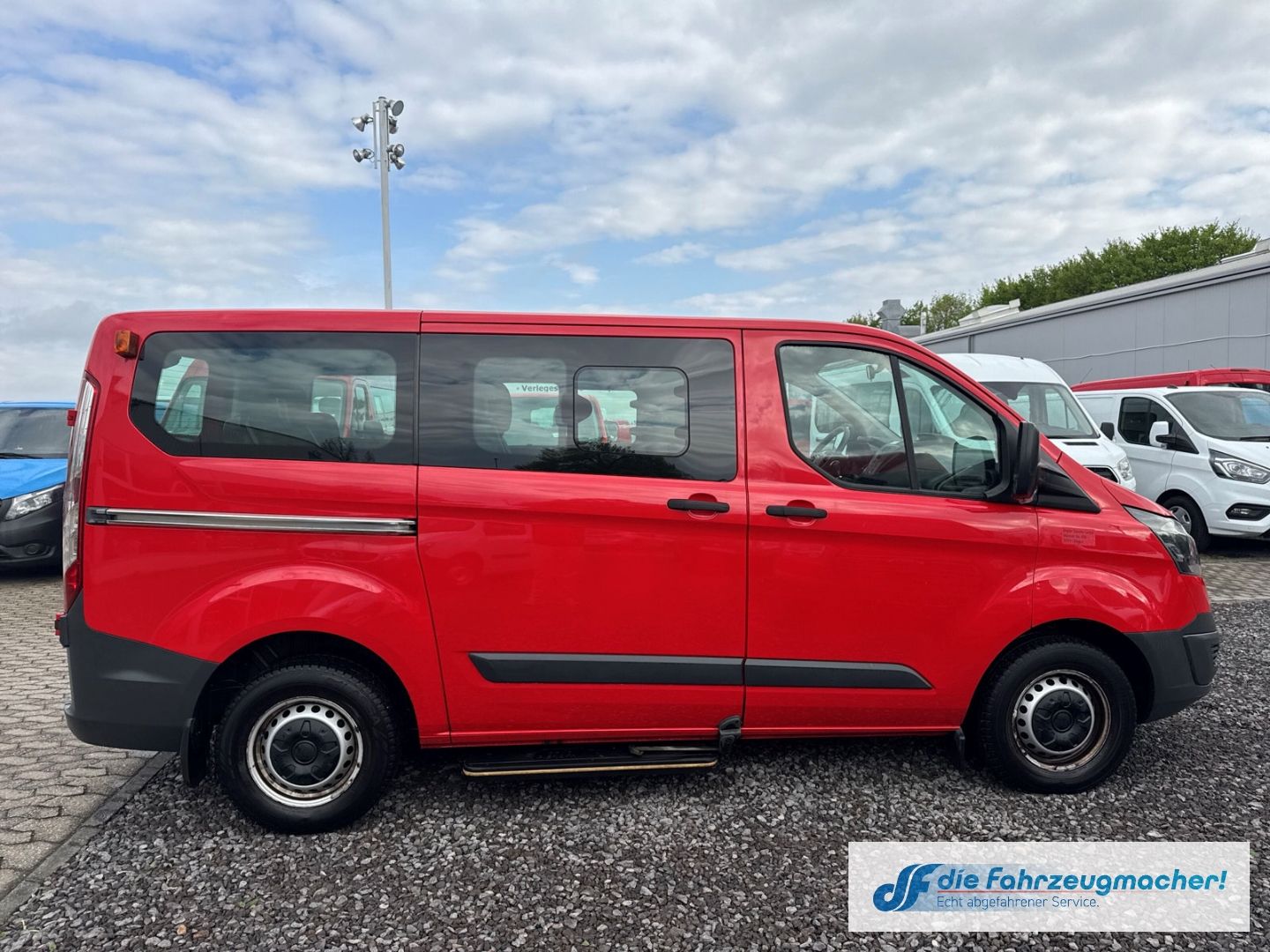 Fahrzeugabbildung Ford Transit Custom Kombi 300 L1 2.2 TDCi *1481