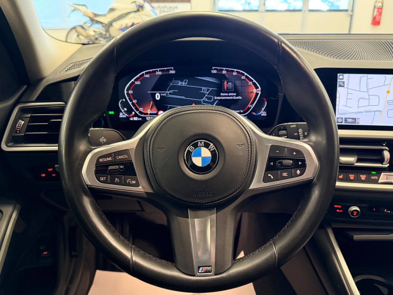 BMW 318d Advantage/Aut/Navi/KeyLess/HUD/Park&DrivAss foto 19