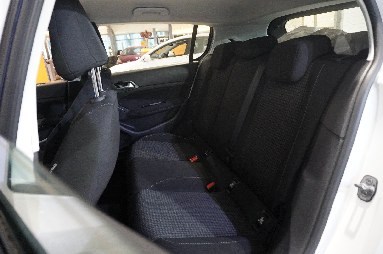 Fahrzeugabbildung Peugeot 308 LIM. 1.2T ACTICE PACK NAVI/LED/SPORT/NEBEL