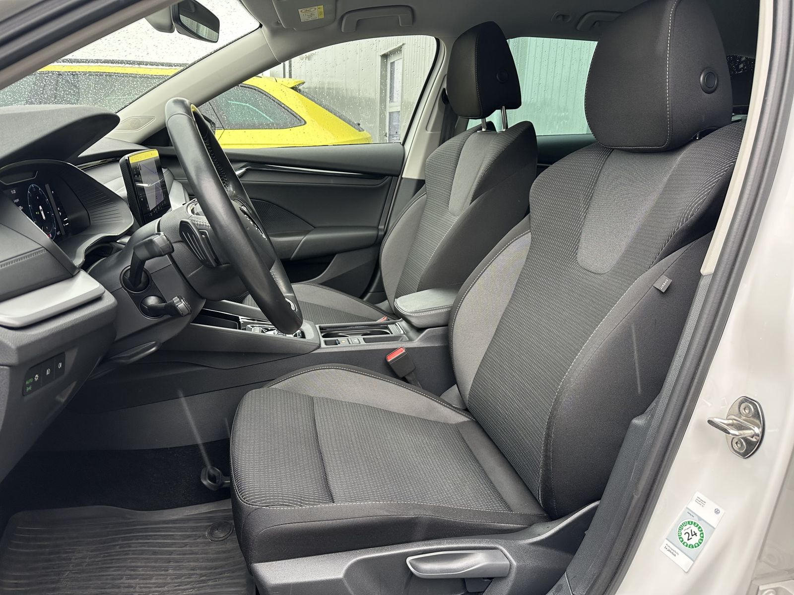 Fahrzeugabbildung SKODA Octavia Combi 2.0 TDI DSG Ambition NAV+LED+AHK
