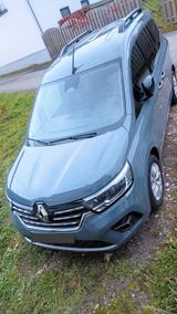 Renault Kangoo TCe 130 Intens 2022 - Renault Kangoo mit Benzin-Antrieb: Kleinbus, 1.2