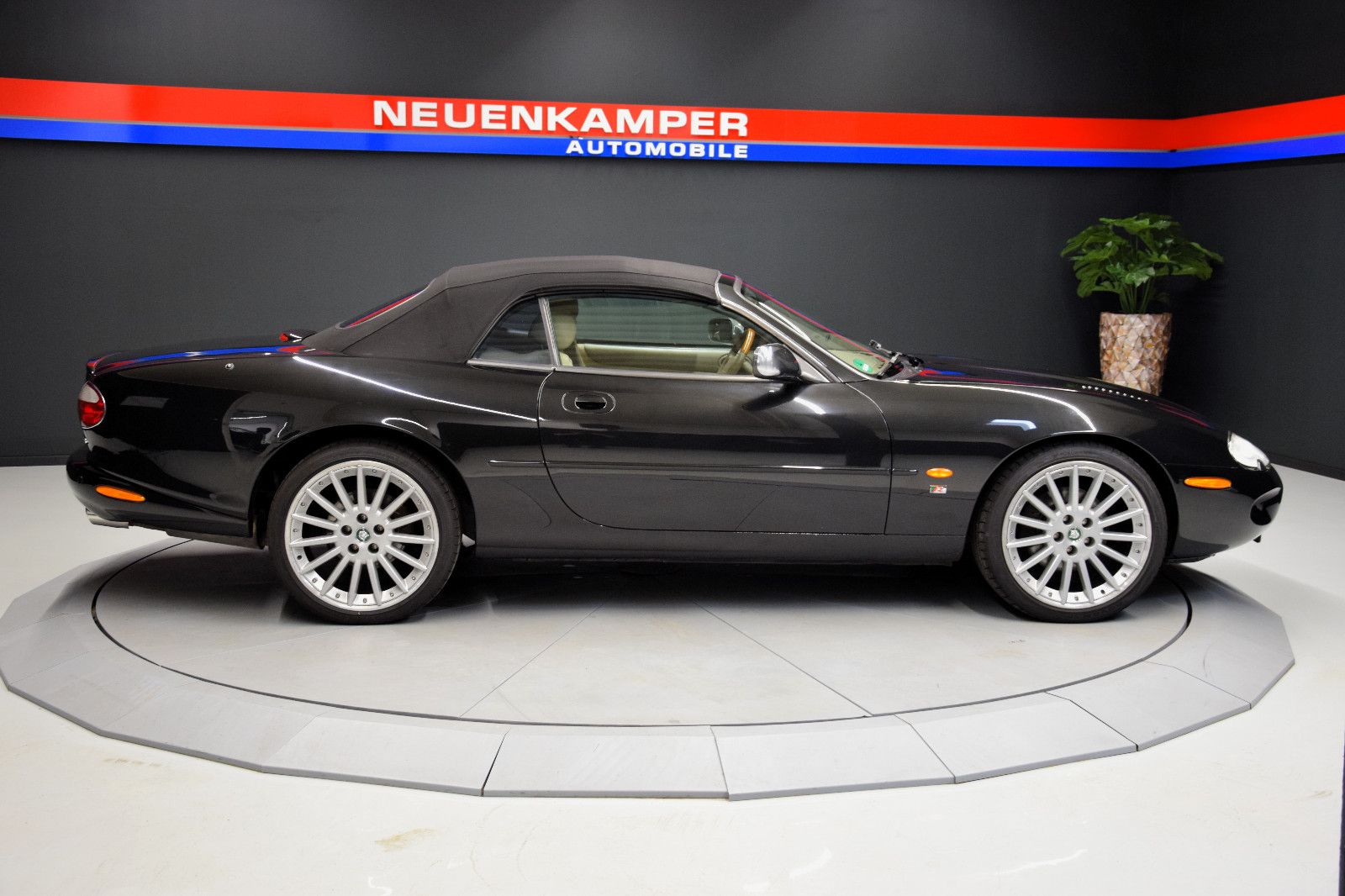 Fahrzeugabbildung Jaguar XKR Convertible Sitzh. Klimaaut. Alpine Tempomat