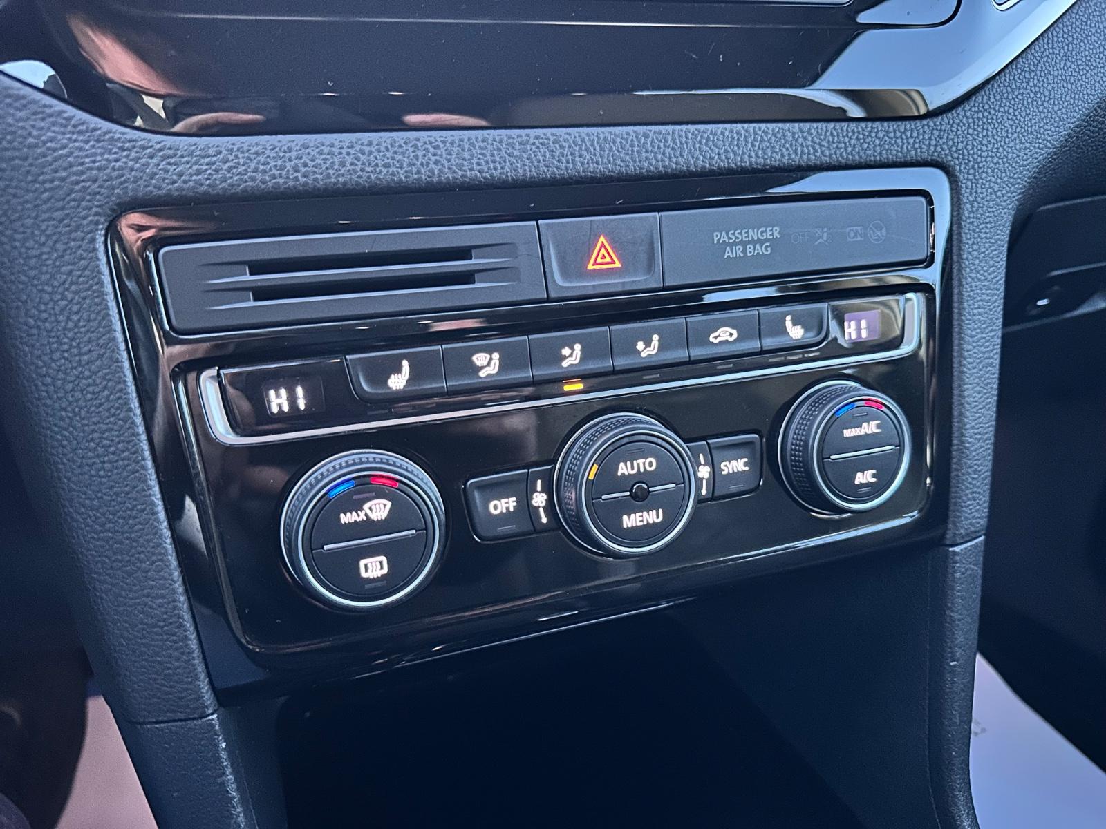 Volkswagen Golf Sportsvan VII 125PS Highline SitzHz AHK PDC