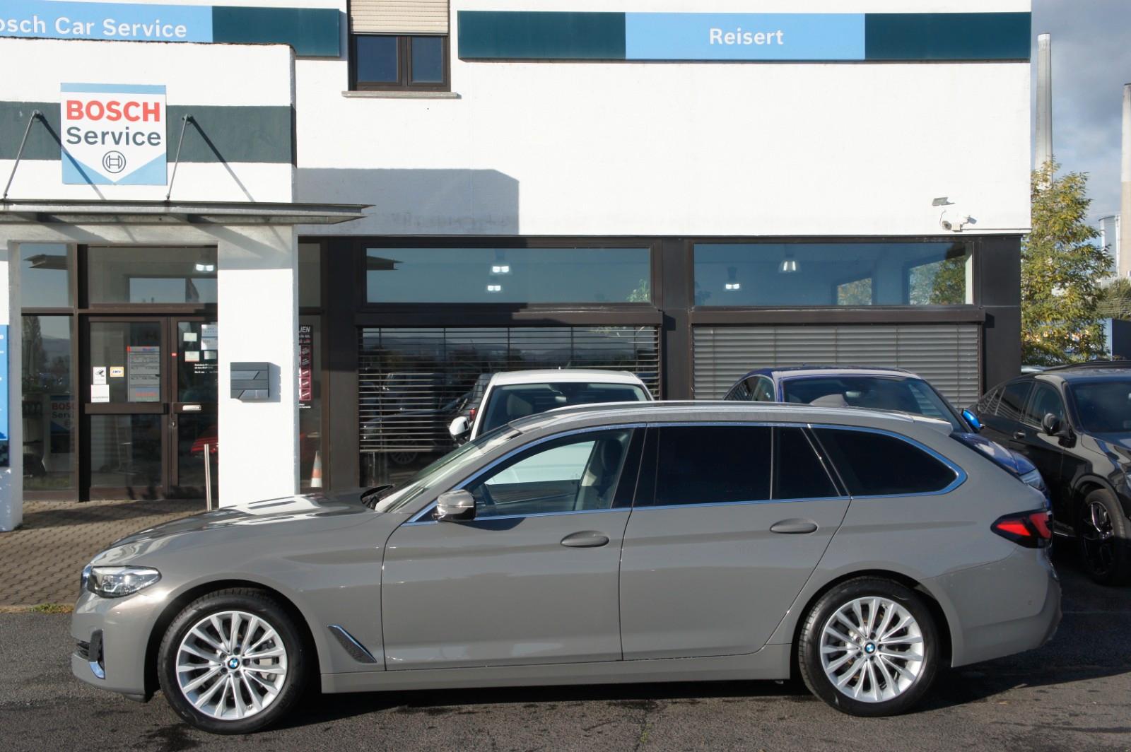 BMW 530i xDrive Luxury Line*AHK*LEDER*KAM*LIVE*AMBIE