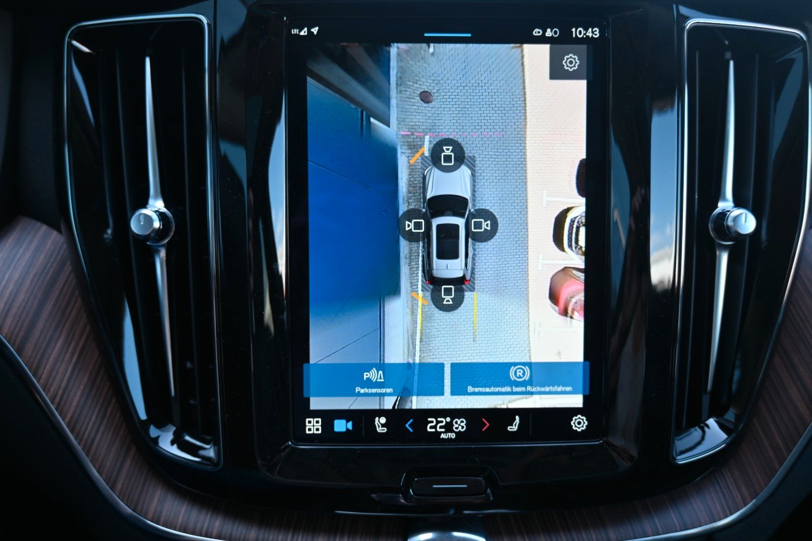 Fahrzeugabbildung Volvo XC60 T6 AWD RC Plus Bright*PANO*360*Luft*H&K*ACC