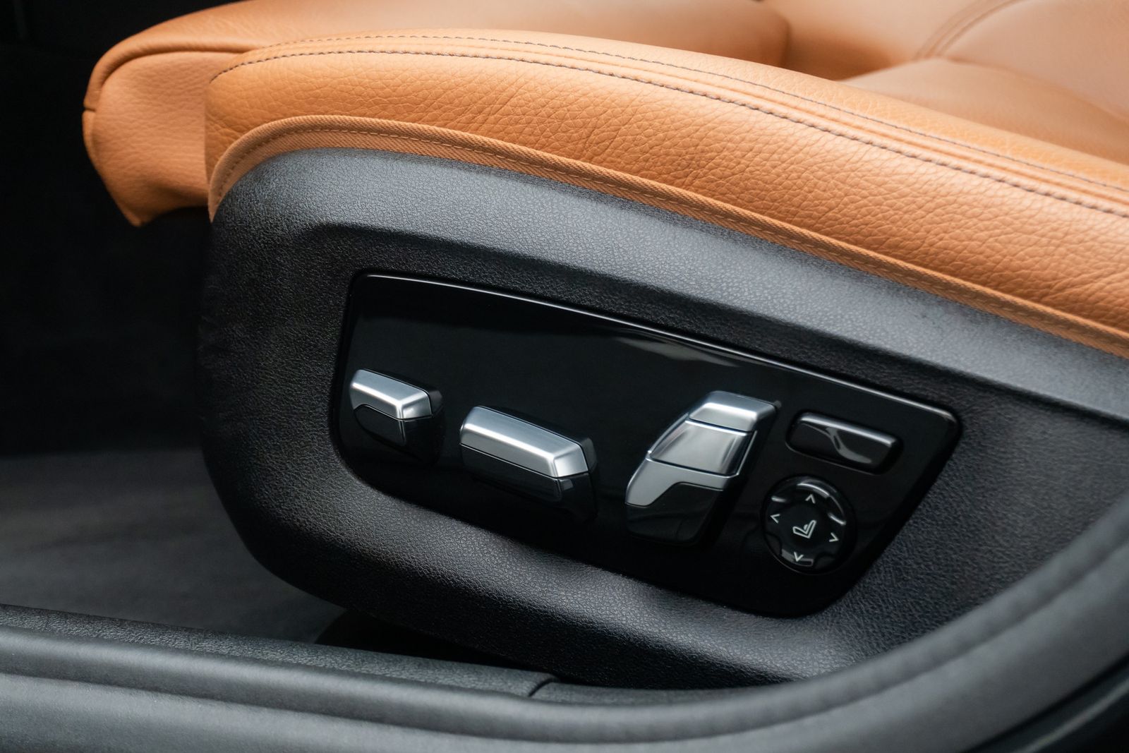 Fahrzeugabbildung BMW 540d  xD LuxuryLine Kamera Laser HUD DAB HiFi 20