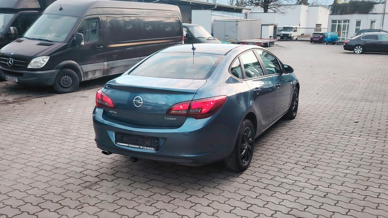 Opel 1.4 Turbo Notchback ; Stufenheck ; Sedan