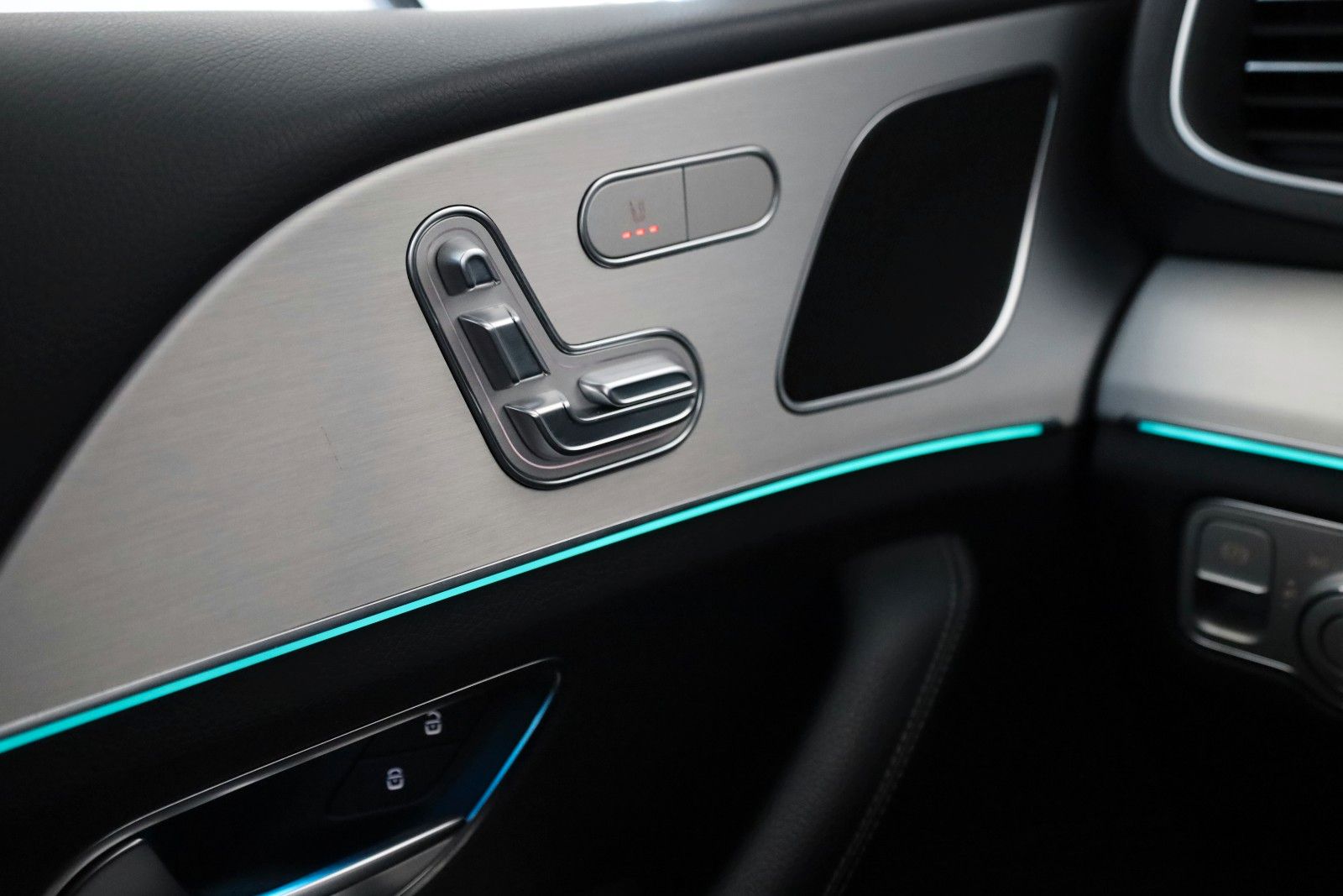 Fahrzeugabbildung Mercedes-Benz GLE 350e 4M,Leder,Navi,LED,SH,360Kamera,ACC,AHK